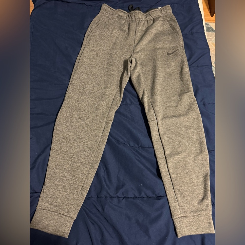 NWT Nike Men’s thermal standard fit training pants medium